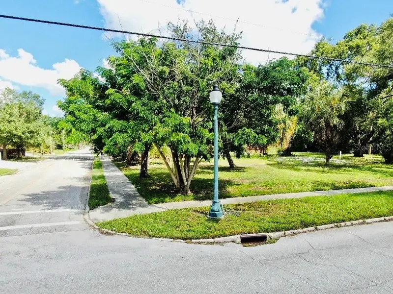 1705 6TH STREET, SARASOTA, photo 5 of 36