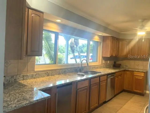 3737 KINGSWOOD DRIVE, SARASOTA, photo 2 of 33