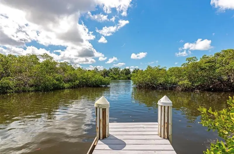 5544 CANNES CIRCLE, SARASOTA, photo 2 of 21