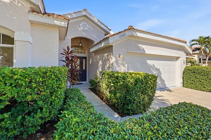 6998 SUPERIOR STREET CIRCLE, SARASOTA, photo 3 of 42