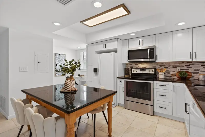 5031 BEACH ROAD #118, ENGLEWOOD, photo 4 of 47