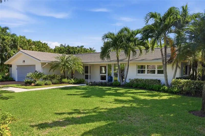607 OWL WAY, SARASOTA, photo 3 of 43