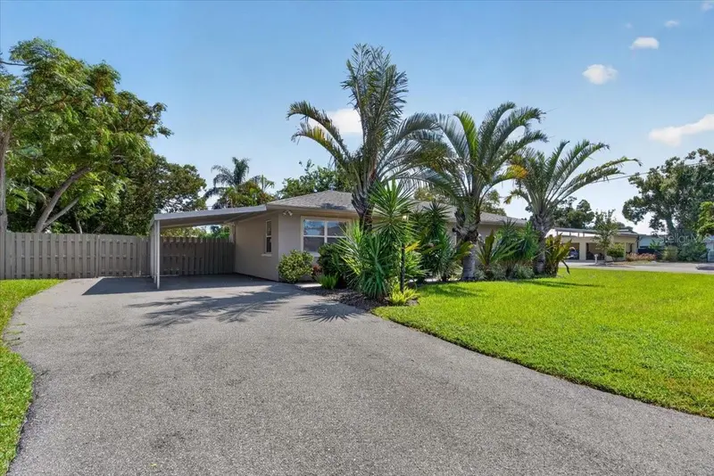 2755 EAST AVENUE, SARASOTA, photo 2 of 25