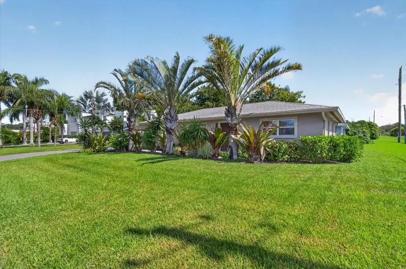 2755 EAST AVENUE, SARASOTA, photo 3 of 25