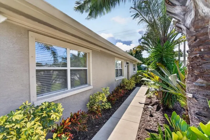 2755 EAST AVENUE, SARASOTA, photo 4 of 25