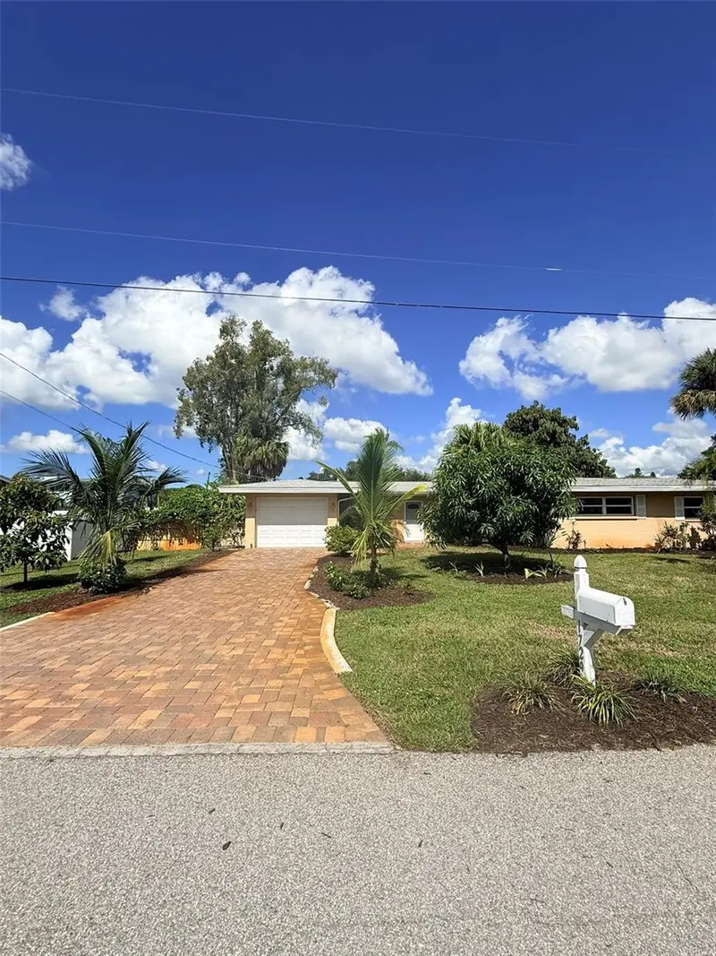1729 LARAMIE STREET, SARASOTA