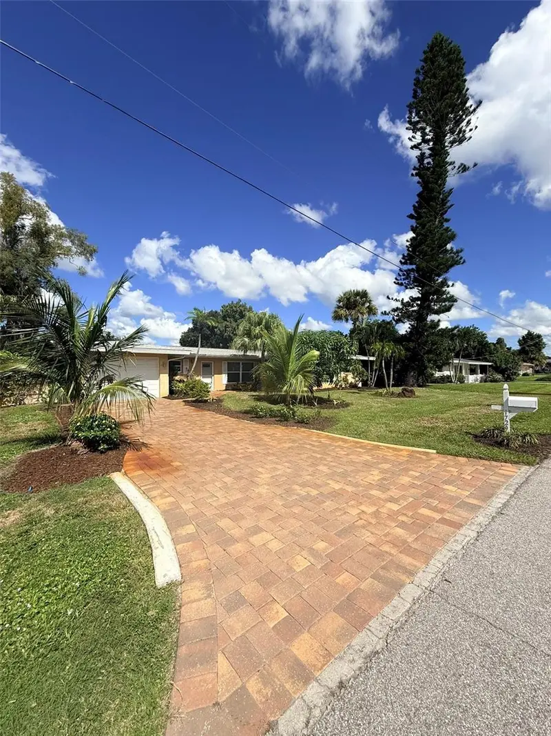 1729 LARAMIE STREET, SARASOTA, photo 5 of 99