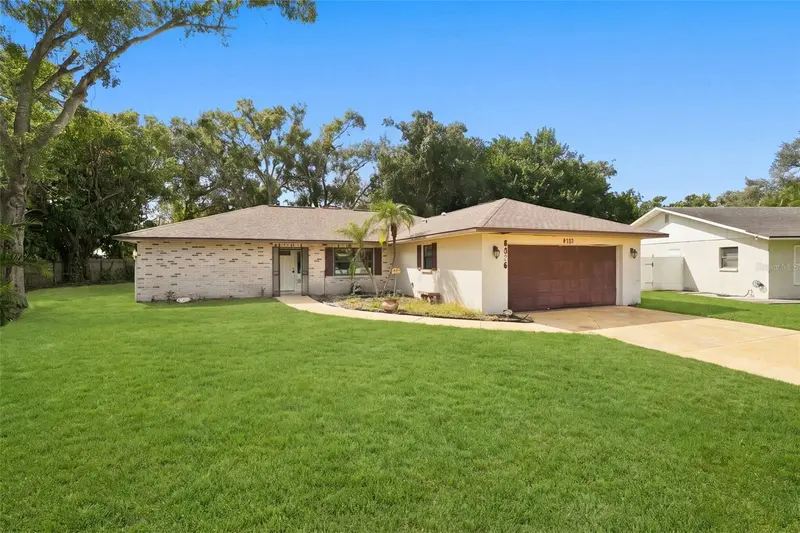 8326 SYLVAN WOODS DRIVE, SARASOTA, photo 2 of 37
