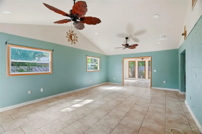 8326 SYLVAN WOODS DRIVE, SARASOTA, photo 5 of 37