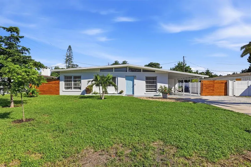 2821 BAY STREET, SARASOTA, photo 2 of 30