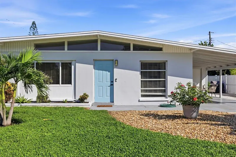 2821 BAY STREET, SARASOTA, photo 4 of 30