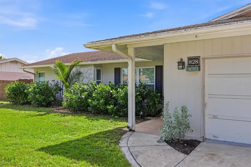 828 PONDEROSA PINE LANE, SARASOTA, photo 3 of 53