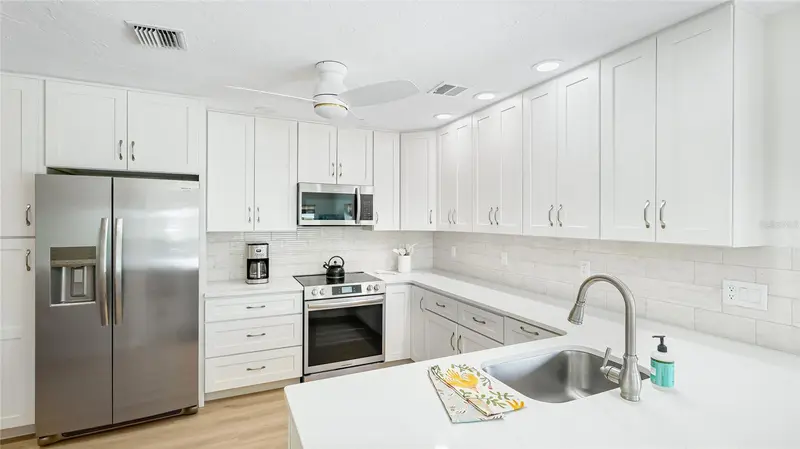539 67TH STREET, HOLMES BEACH, photo 3 of 19