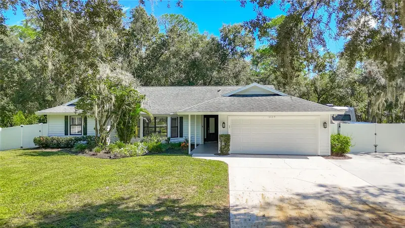 1115 MILL RUN, BRADENTON, photo 2 of 61