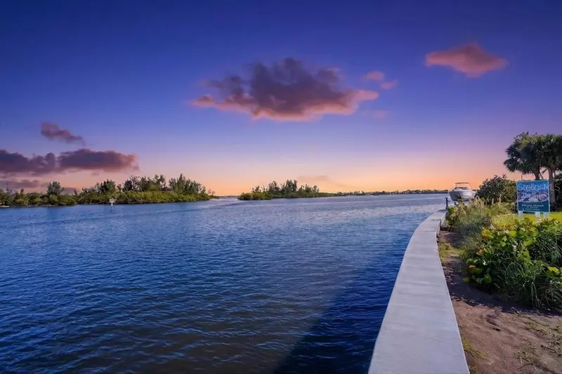 894 FREELING DRIVE, SARASOTA, photo 4 of 39