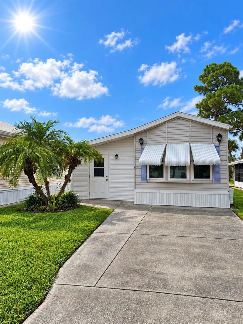 39 CROWN POINT DRIVE, NOKOMIS