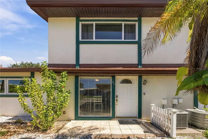 168 CIRCLEWOOD DRIVE #102, VENICE