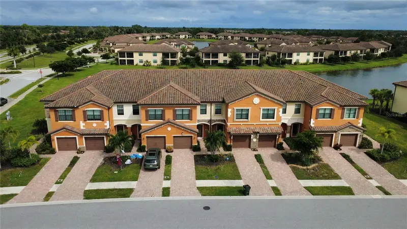 20448 LAGENTE CIRCLE, VENICE